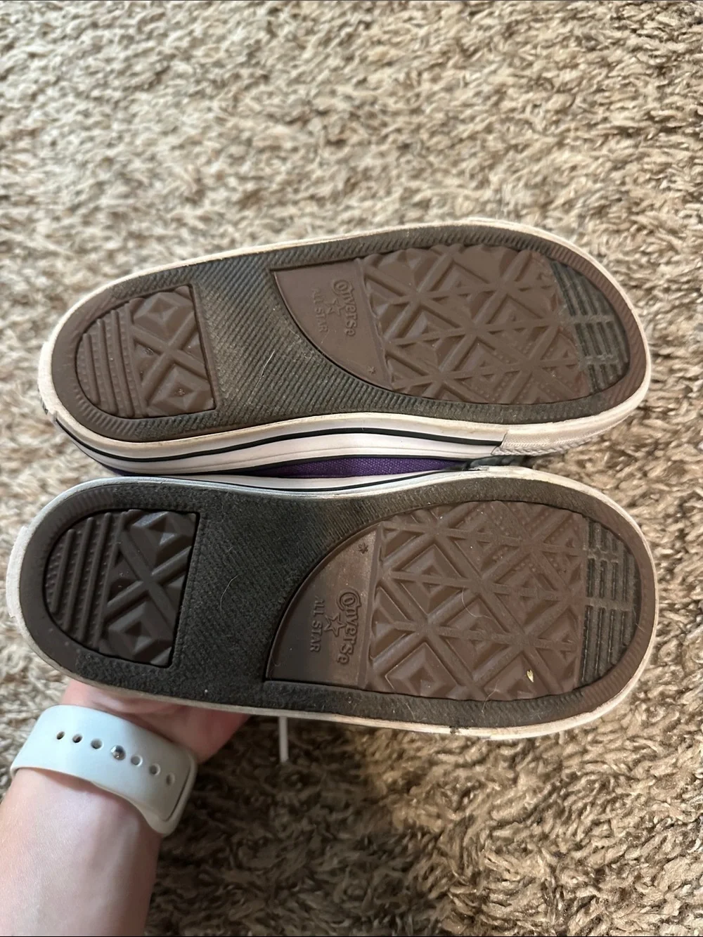 Converse Kids Low Top Sneaker - Purple and White h